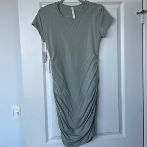 BRAND NEW Aritzia Size Medium Short Sleeve Dress